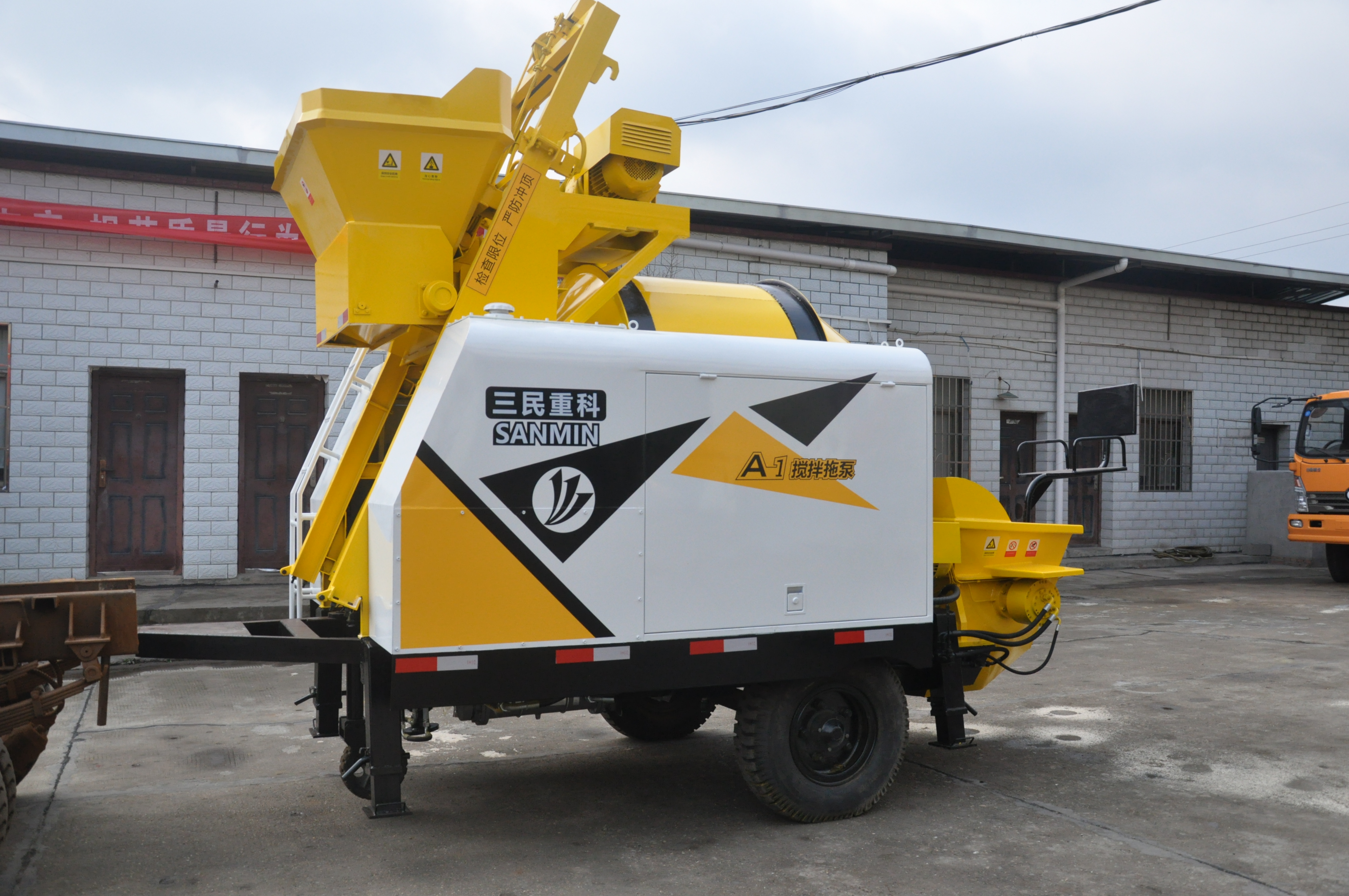 混凝土泵車(chē) 混凝土泵車(chē)