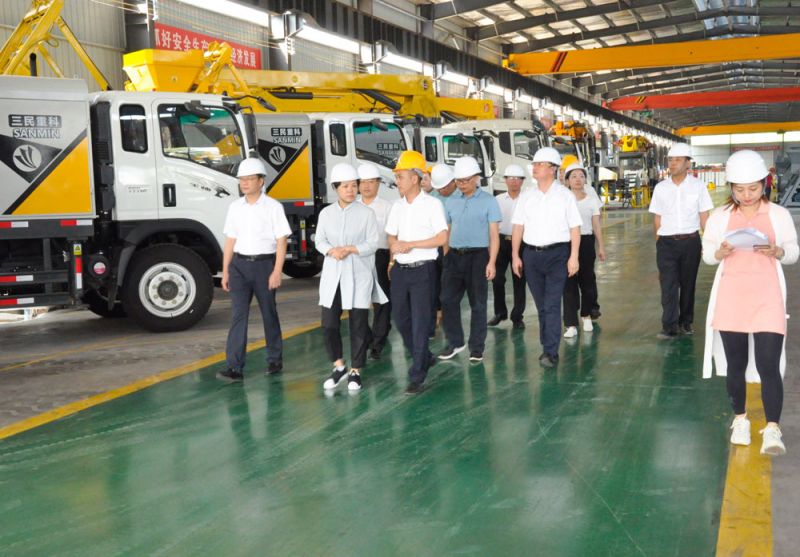 混凝土泵車(chē) 混凝土泵車(chē)